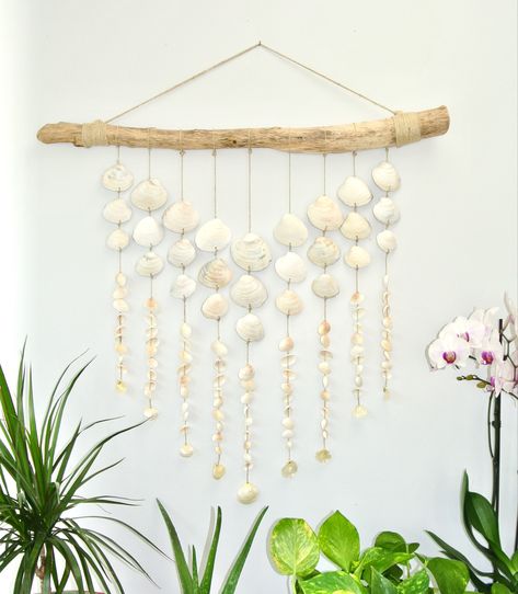 Hndcrafted coastal decor Wall hanging Shell Wall Hanging, Beach Wall Hanging, Seashell Wind Chimes, Painted Driftwood, Diy Baby Mobile, Driftwood Art Diy, Art Coquillage, Seashell Wall Art, Shell Decorations