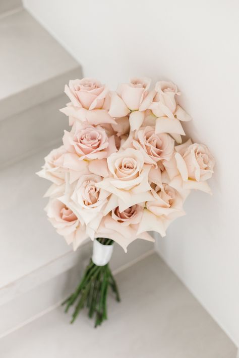 Classic Quicksand Rose Bouquet Photography by Ella Ottaviano Quicksand Rose Bouquet, Minimalistic Bouquet, Bridal Rose Bouquet, Quicksand Rose, Blush Rose Bouquet, Pink Rose Wedding Bouquet, Rose Bridesmaid Bouquet, Modern Wedding Bouquets, Pink Roses Wedding