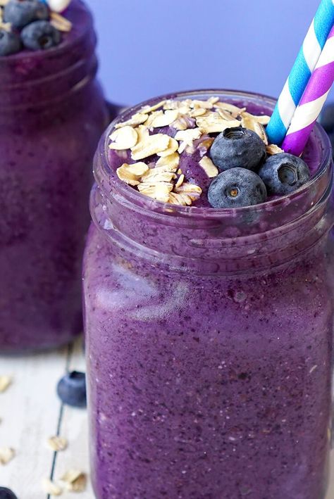 Blueberry Muffin Smoothie, Strawberry Blueberry Smoothie, Smoothie Recipes With Yogurt, Healthy Blueberry Muffins, Berry Muffins, Smoothie Recipes Healthy Breakfast, Yogurt Milk, Blueberry Juice, Ginger Smoothie