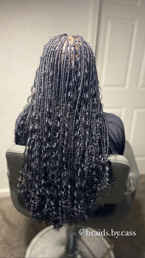 Single Knotless Braids With Curls, Medium Goddess Braids With Curly Ends, Knotless Goddess Braids With Curly Ends, Bohemian Braids Curly Ends, Goodest Box Braids With Curls, Knotledd Braids With Curls, Bohemian Knotless Braids Curly Ends, Bohemian Knotless With Curly Ends, Bohemian Braids With Curly Ends