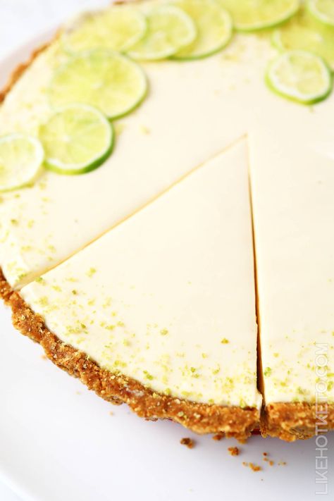 This super easy, no bake Key lime pie cheesecake is the perfect summer dessert! This sweet and tangy wonderful pie recipe is keto and low-carb, but no one will be able to tell: it's made with sugar-free sweetened condensed milk and a delicious honey Graham cracker crust (keto & gluten-free - with almond flour!) Go to likehotketo.com for the free printable recipe! No Bale Cheesecake, Key Lime No Bake Cheesecake, Lime Cheesecake No Bake, Key Lime No Bake, No Bake Key Lime Pie, Keto Cheesecakes, Key Lime Pie Cheesecake, No Bake Key Lime, Cheesecake Pie Recipes