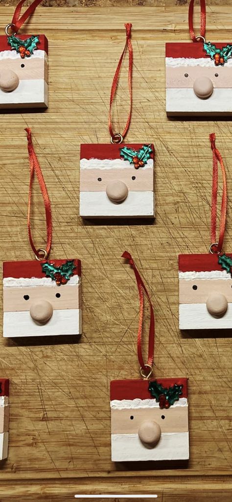 Wooden Blocks Christmas, Scrap Wood Ornaments Diy, Christmas Diy Picture Frame, Square Ornaments, Easy Wooden Christmas Ornaments, Tiny Christmas Crafts, Christmas Ornaments From Jenga Blocks, Jenga Block Christmas Ornaments Diy, Craft Show Ornaments