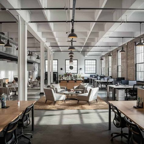 15 Pinterest-Worthy Industrial Office Spaces to Inspire Your Workspace - Fabricerie Industrial Offices Workspaces, Modern Warehouse Office, Loft Style Office Design, Industrial Office Decor Professional, Industrial Style Office Space, Industrial Design Office Interior, Warehouse Office Design Workspaces, Warehouse Office Ideas, Industrial Corporate Office