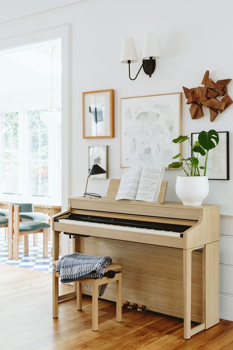 Show And Tell: The Case For The Really Pretty Electronic Piano (+ What We Think About It A Month In) - Emily Henderson Living Room Decor With Piano, Piano Room Design, Piano Styling, Piano Room Decor, Piano Living Rooms, Piano Decor, White Piano, Piano Room, Emily Henderson