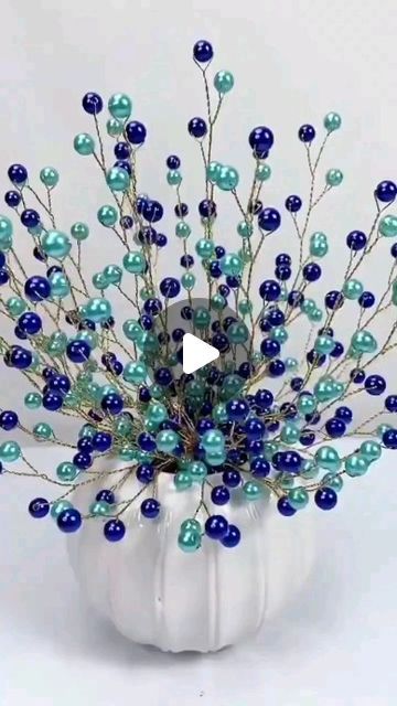 Beaded Wire Art, Paper Doily Crafts, At Home Decor, Doilies Crafts, French Beaded Flowers, Bead Crafts Diy, Fabric Flower Tutorial, Wire Flowers, Art Decor Diy