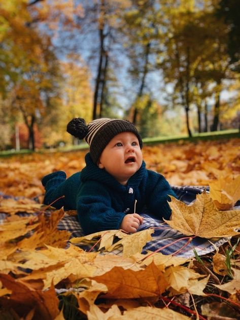 Infant Autumn Photoshoot, Baby First Fall Pictures, 4 Month Old Fall Photoshoot, Fall Pictures Baby Boy, Fall Picture Ideas For Babies, Infant Fall Photos, Baby Autumn Photoshoot, Baby Fall Photoshoot Boy, 3 Month Old Fall Baby Pictures