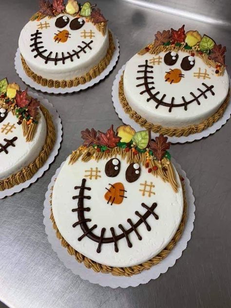 Scarecrow Cupcake Cake, Autumn Cakes Decorating, Fall Themed Cake Ideas, Fall Cake Decorations, Scarecrow Cake Ideas, Fall Cupcake Ideas Decoration, Fall Cake Designs Easy, Decorated Cakes Ideas Easy, Fall Theme Cake Ideas