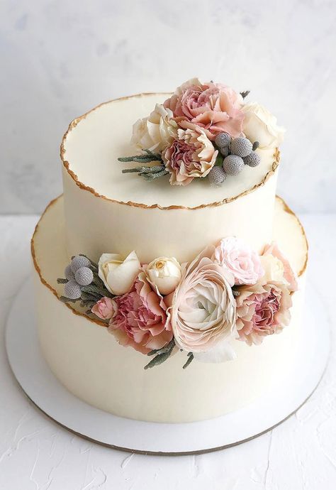 32 Jaw-Dropping Pretty Wedding Cake Ideas - Two tier white wedding cake adorned with flowers #weddingcake #cake #seminakedweddingcake Tort Special, Seminaked Wedding Cake, Turtle Wedding, Tårta Design, Vintage Pasta, Spring Wedding Cake, Pretty Wedding Cakes, Wedding Cake Pictures, Torte Cupcake