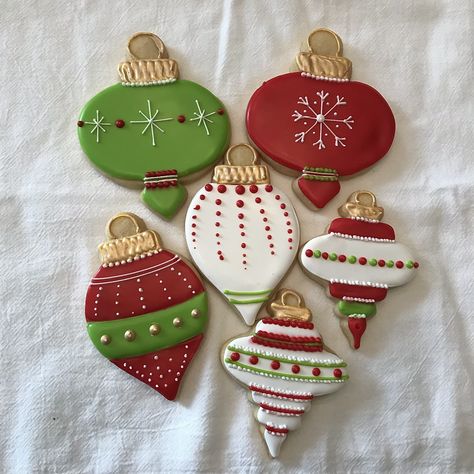 Christmas Cookie Tree Decorations, Ornaments Cookies Decorated, Christmas Sugar Cookies Ornaments, Christmas Cookies Ornaments, Christmas Bulb Cookies, Christmas Cutout Cookie Decorating Ideas, Ornament Decorated Sugar Cookies, Christmas Ornaments Cookies, Christmas Ornament Cookies Royal Icing