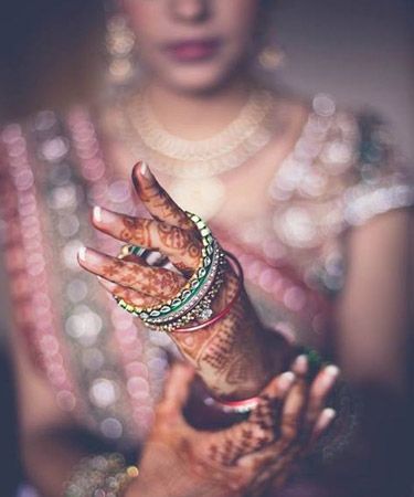 Bangles for the Gujarati bride. #indianwedding #photography #bridegettingready Brides Getting Ready, Indian Bride Poses, Indian Wedding Poses, Bride Photos Poses, Bridal Photography Poses, Bride Photography Poses, Bride Photoshoot, Indian Wedding Photography Poses, Bridal Poses