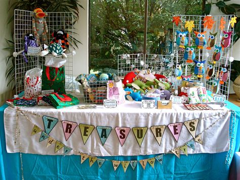 Grid Cube Display, Grid Shelves, Craft Fair Display Table, Table Display Ideas, Craft Table Display, Craft Stall Display, Craft Fair Vendor, Craft Fair Table, Booth Setup