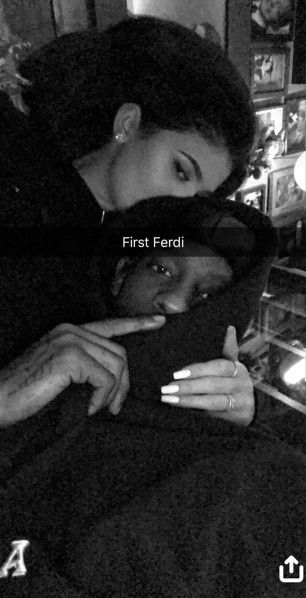 Kylie Jenner and Travis Scott Cuddle in PDA-Filled Pic Kylie And Travis Scott, Kylie Jenner And Travis Scott, Stile Kylie Jenner, Social Media Photo, Robert Kardashian Jr, Kylie Travis, Travis Scott Wallpapers, Estilo Kylie Jenner, Kyle Jenner