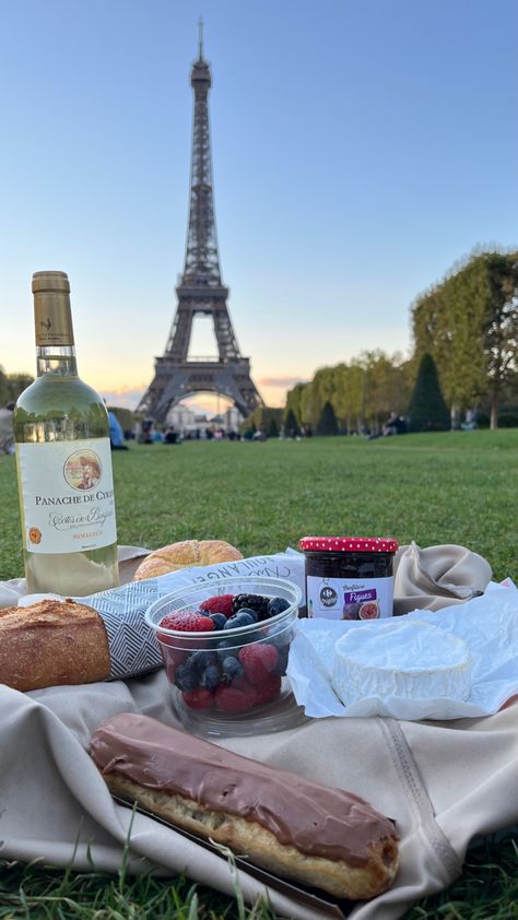 Europe Vision Board, Paris Vision Board, Europe Travel Aesthetic, Paris France Aesthetic, Paris Picnic, Tower Aesthetic, French Trip, Classic Life, Paris In Spring