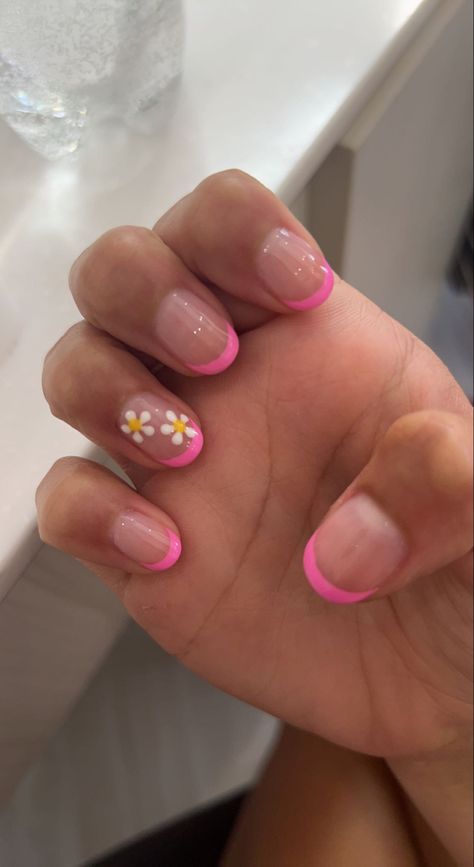 Nail Inspired Gel, Nail Ideas Dotting Tool, Cute And Easy Short Nail Designs, Simple Short Natural Nails, Ten Year Old Nail Ideas, Cute Nails Not Acrylic Short, Gel Nails For Short Nails Natural, Short Nail Summer 2024, Cute Nail Designs On Natural Nails