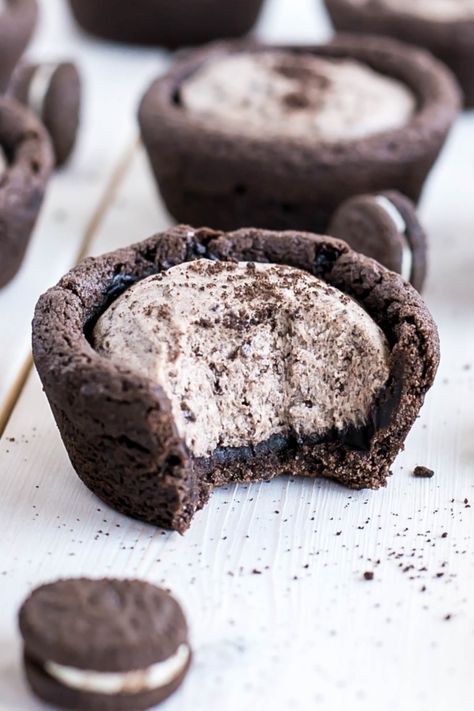 Easy Oreo Cheesecake, Cheesecake Cookie Cups, Cheesecake Cookie, Oreo Cheesecake Cookies, Oreo Desserts, Oreo Dessert Recipes, Cookie Cups Recipe, Diy Dessert, Stone Cabin