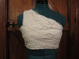 Bandage Wrap Top, Bandage Wrapping Chest, Chest Wrap Bandage, Cosplay Bandages, Chest Binding With Bandages, Bandage Tutorial, Bandage Arm Aesthetic, Wasteland Accessories, Collei Cosplay