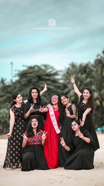 Twinbrother Fotografy on Instagram: "Bridal shower Bride Keerthana @__archana_.m @a_i.s.h_u @sree_sarayu @athulya._sukumaran @haripriya_chiku" Bride To Be Decoration Ideas In Beach, Bridal Shower Poses For Bride, Bridal Shower Beach Photoshoot, Brides To Be Decorations, Brid To Be Decorations, Poses For Bride To Be, Bride To Be Photo Ideas, Bride To Be Ideas Bachelorette, Bachelorette Party Ideas For Bride