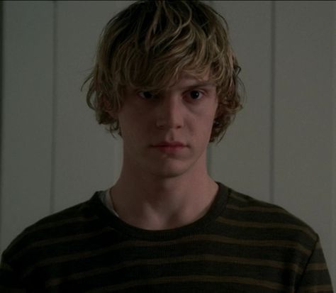 Tate Langdon Tate Langdon, Evan Peters, Horror Story, A Mirror, American Horror, American Horror Story, Blonde Hair, Blonde, Mirror