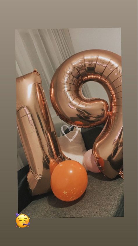 Pinterest Birthday Ideas, Nineteen Birthday Aesthetic, Birthday Aesthetic Story, Happy 19 Birthday, Its My Birthday Aesthetic, Birthday 19 Aesthetic, 19 Th Birthday, It's My Birthday 19, 19th Birthday Aesthetic