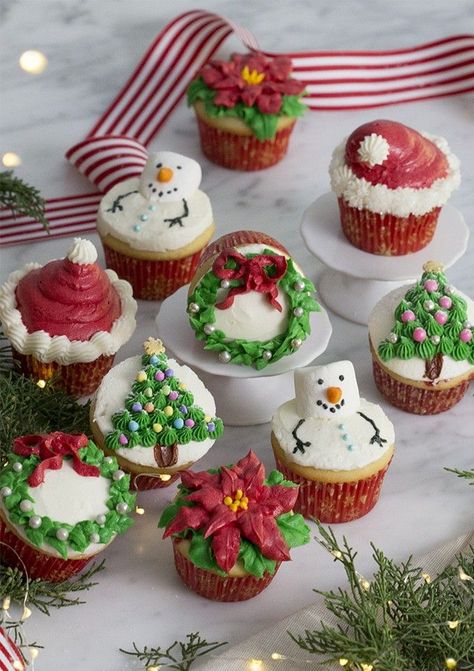 These festive Christmas cupcakes, decorated five different ways, are too cute not to make for your next holiday gathering! Moist and fluffy vanilla cupcakes topped with vanilla buttercream, this recipe will become a year-round favorite! Jul Kaka, Cupcakes Christmas, Christmas Cupcakes Recipes, Christmas Cupcakes Decoration, Decorating Cupcakes, Christmas Cupcake, Cupcake Decorations, Holiday Cupcakes, Amazon Christmas