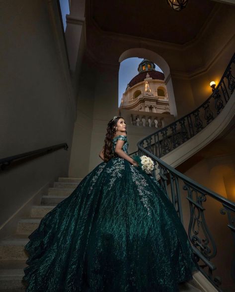 Quinceanera Dresses Esmeralda, Dark Sage Green Quinceanera Dresses, Emerald Green Sweet Sixteen Dresses, Emerald Green Quinceanera Photoshoot, Sweet Sixteen Emerald Green, Quiencera Themes Emerald Green, Quncie Dresses Quinceanera Green, Emerald Green Quince Photoshoot, Quinceanera Dresses Couture Candy