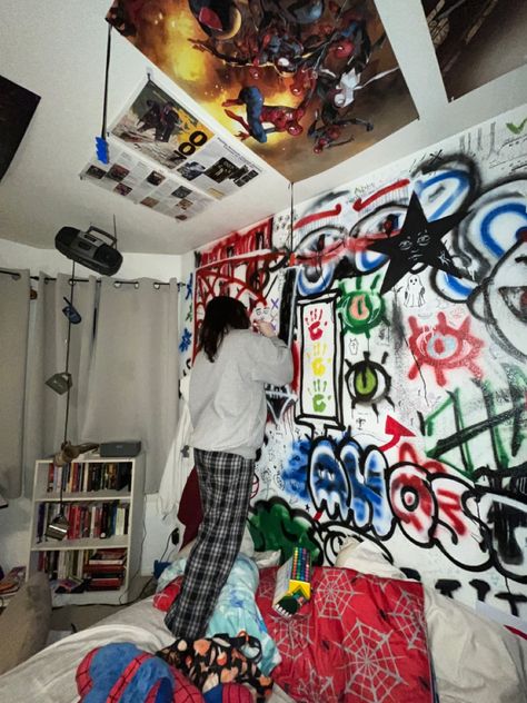 Graffiti Room Ideas Bedrooms Street Art, Room Ideas Street Style, Graffiti Room Ideas, Graffiti Bedroom Ideas, Skate Room, Streetwear Room, Accent Wall Trends, Skater Room, Street Style Room