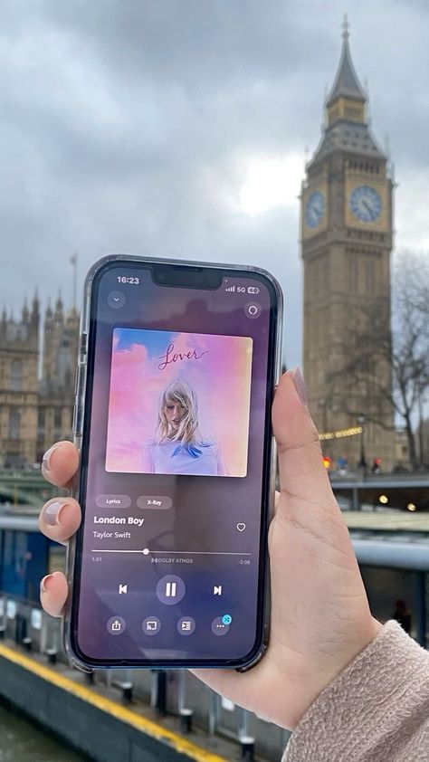 Uk Photo Ideas, Uk Trip Aesthetic, London Boy Taylor Swift, Taylor Swift London, London Photo Ideas, Swiftie Aesthetic, Lover Aesthetic, Aesthetic London, London Vibes