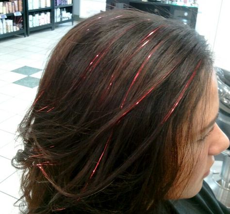 Red Hair Tinsel Brunette, Red Tinsel In Black Hair, Red Hair Tinsel, Tinsel Ideas, Glitter Extensions, Billie Concert, Tinsel Hair, Indiana Fever, Black Red Hair