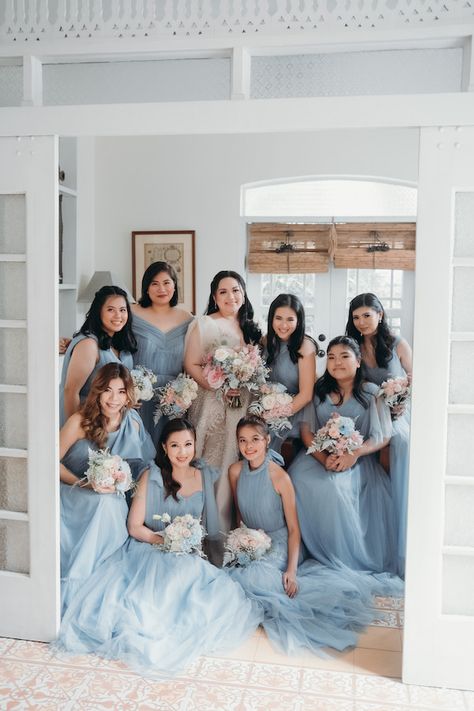 Inspirasi Gaun Bridesmaid Hijab, Entourage Gowns Bridesmaid, Bridesmaid Dresses With Flowers, Powder Blue Bridesmaid, Blue Tulle Bridesmaid Dress, Bridesmaid Photoshoot Ideas, Gaun Bridesmaid Hijab, Powder Blue Bridesmaid Dress, Entourage Gowns