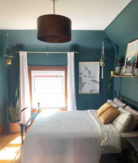 Dark Blue And Turquoise Bedroom, Teal Rooms Bedroom, Black And Teal Bedroom Decor, Retro Blue Bedroom, Teal Bedroom Ideas For Adults, Teal Wall Bedroom, Teal Accent Wall Bedroom, Teal Blue Bedroom, Dark Teal Bedroom Ideas