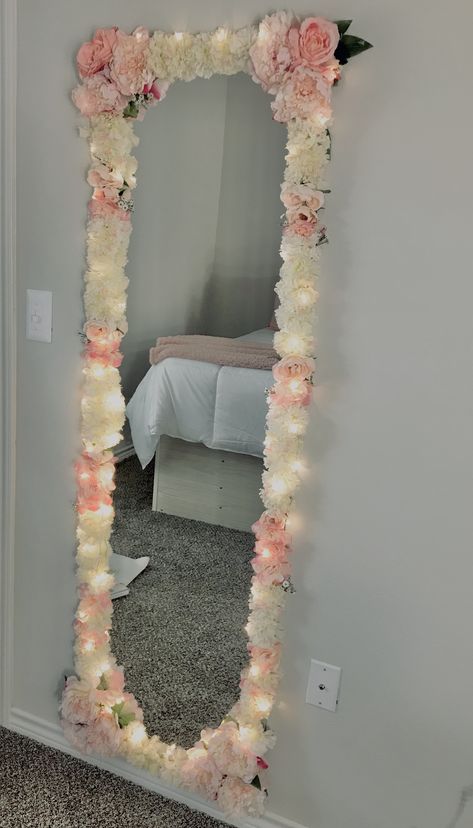 Butterfly Room Decor, Mirror Decor Ideas, Girl Room Inspiration, Butterfly Room, Bedroom Curtain, Flower Mirror, Beauty Room Decor, Cozy Boho, Cute Diy Room Decor