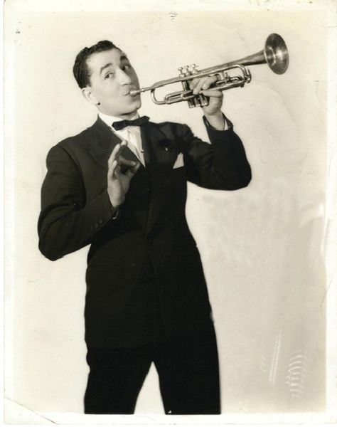 Louis Prima 3 Classic Singers, American Stuff, Big Band Jazz, Louis Prima, Sing Sing, Husband Material, Singing Career, Swing Dance, Golden Oldies