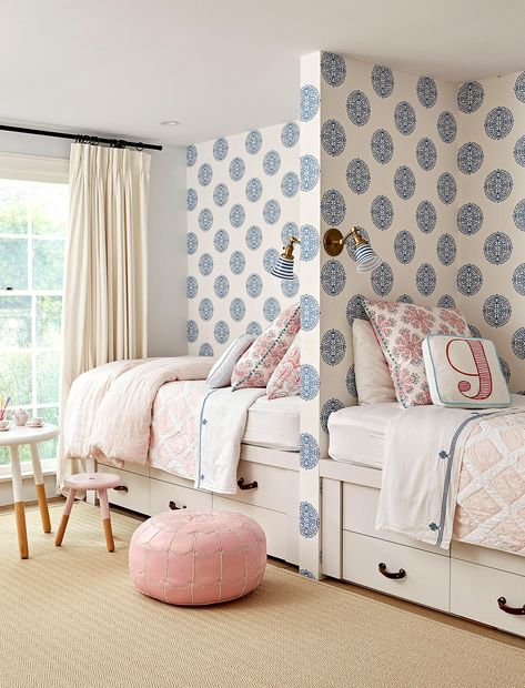 These Shared Bedroom Ideas for Small Rooms Double Up on Storage and Style Small Shared Bedroom, Shared Bedroom Ideas, Rum Inspo, Shared Girls Room, Sister Room, Kids Shared Bedroom, Bedroom Ideas For Small Rooms, Two Twin Beds, Shared Bedroom