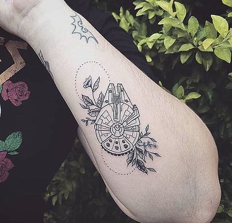 Star Wars Tattoo Sleeve, Nerdy Tattoos, Tattoo Photography, Star Wars Tattoo, Disney Tattoos, Feminine Tattoos, Star Tattoos, Tattoo Ink, Piercing Tattoo