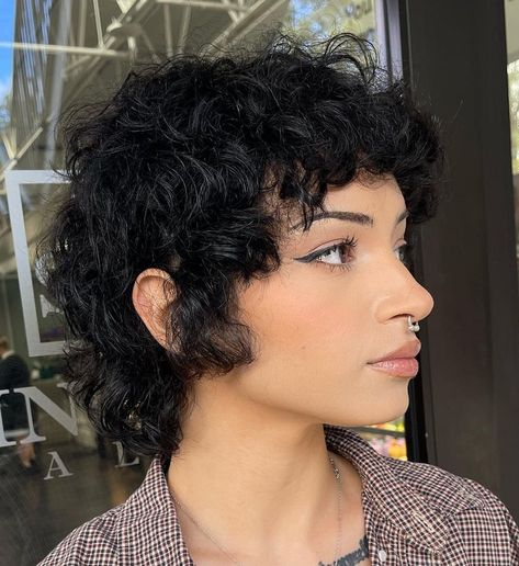 Short Curly Textured Hair, Curly Bixie Haircut Girl, Short Bob Curly Haircuts, Short Curly Shag Haircut With Bangs, Short Curly Messy Hair, Shaggy Curly Pixie, Choppy Curly Hair, Short Curly Mullet Women, Shaggy Short Hair Curly