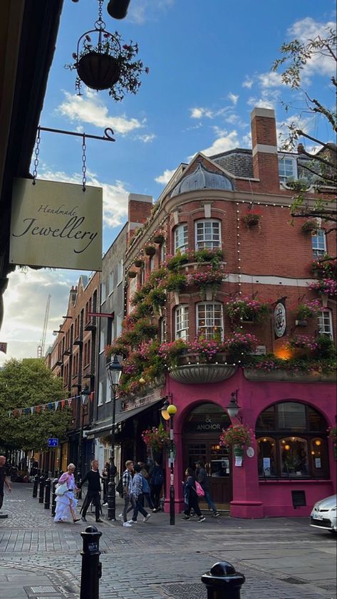 London Cute Places, London Shops Aesthetic, London Vacation Aesthetic, Studying In London Aesthetic, British Core Aesthetic, Covent Garden Aesthetic, Central London Aesthetic, South London Aesthetic, Soho London Aesthetic