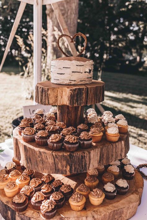 Woodland Wedding Cake With Cupcakes, Southern Wedding Cakes Rustic, Small Country Wedding Cake, Forest Wedding Food Ideas, Rustic Cake Table Ideas, Western Wedding Cupcake Ideas, Western Cupcakes Wedding, Simple Country Wedding Cakes, Western Wedding Desserts