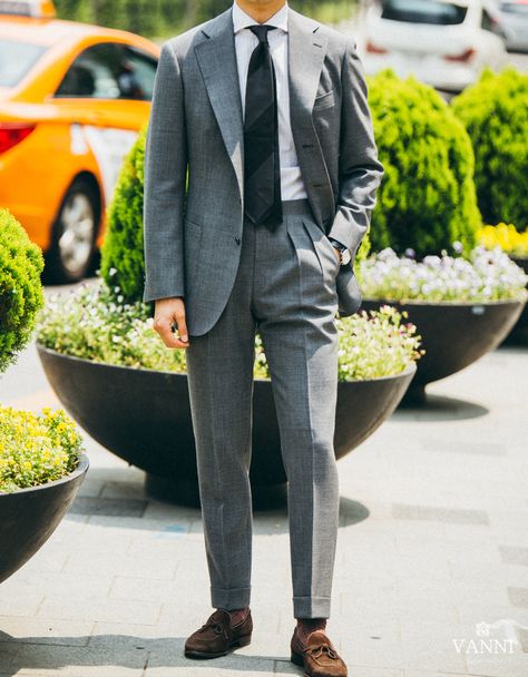 Formal Shawl, Grey Suit Men, Suits Style, Dapper Outfit, Der Gentleman, Light Grey Suits, Mad Man, The Struggle Is Real, Look Formal