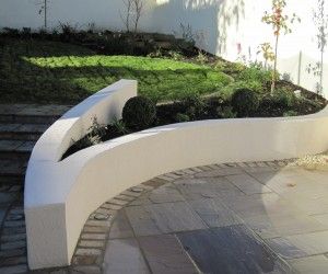 Supporting Plastered Curving Garden Wall Curved Patio Steps, Curved Garden Wall, Curved Patio Ideas, Retaining Wall Patio, Curved Patio, Garden Retaining Wall, Curved Wall, Contemporary Garden Design, Cement Garden