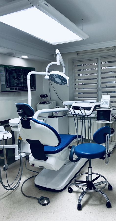 Aesthetic Hospital, Dentist Career, Dentist Jokes, Dental Wallpaper, Teeth Doctor, Dental Medicine, Dentistry Office, Doctor Aesthetic, Dental Advertising