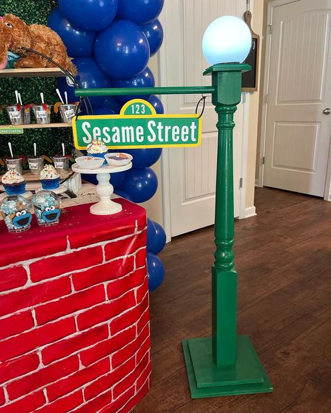 Toddler Christmas Art, Elmo Party Decorations, Sesame Street Birthday Party Ideas, Sesame Street Signs, Sesame Street Cookie Monster, Light Post, Sesame Street Birthday Party, Elmo Party, Sesame Street Party