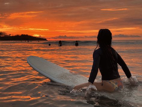 Brunette Surfer Girl, Surfing Girl Aesthetic, Girl Surfing Aesthetic, Cassie Martin, Surf Girl Aesthetic, Surf Essentials, Surfing Aesthetic Girl, Woman Surfing, Surfer Life