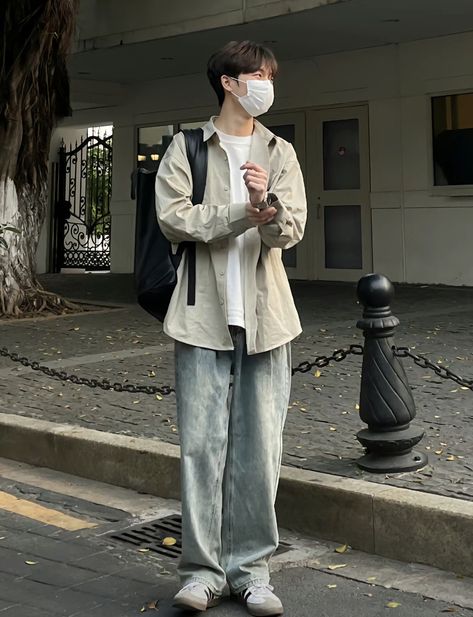 men’s fashion inspo outfit xiaohongshu xhs chinese Chinese Man Outfit, Chinese Men Outfit, China Street Fashion Men, Chinese Street Fashion Men, Streetwear Boy, Outfits Dr, Men Aesthetic Outfits, Korean Street Fashion Men, China Street Fashion