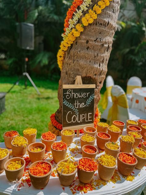 Decor Ideas For Indian Wedding, Desi Haldi Decor, Haldi Mehendi Favours, Haldi Decor Indian Wedding, Indian Wedding Ideas Creative, Unique Haldi Ideas, Unique Ideas For Indian Wedding, Indian Wedding Entertainment Ideas, Haldi Ideas Indian Weddings