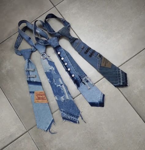 Denim Sewing Projects Upcycling, Jean Decorations Ideas, Jean Scraps Diy Projects, Clothes Rework, Upcycle Clothes Jeans, Self Made Clothes, Jeans Diy Ideas, Painted Jeans Diy, Old Jeans Diy