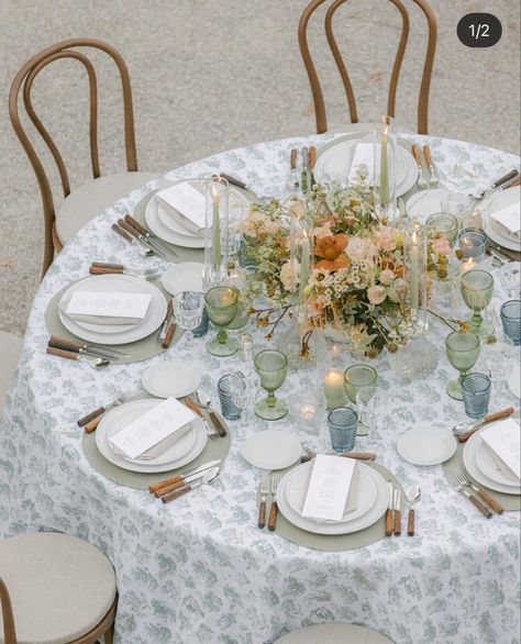 Samantha Wedding, Mumu Wedding, Martha Weddings, Custom Table Cloth, Europe Wedding, Tablescape Inspiration, Weddings By Color, France Wedding, Martha Stewart Weddings