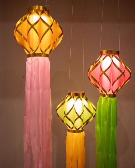 Create your own lanterns with vellum paper Diwali Lamps Paper Lanterns, Diy Diwali Hanging Decorations, Diwali Latern Ideas, Diy Kandil Diwali, Diy Diwali Lanterns Ideas, Aakash Kandil Ideas At Home, Diwali Lanterns Handmade, Akash Kandil Ideas Handmade, Diwali Lanterns Ideas