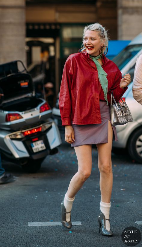 Lotta Volkova by STYLEDUMONDE Street Style Fashion Photography20180630_48A1724 What To Wear To College, Lotta Volkova, Patricia Field, Ny Style, Daily Outfit Inspiration, Spring Summer Trends, Street Fashion Photography, Best Jeans, Fashion Week Street Style