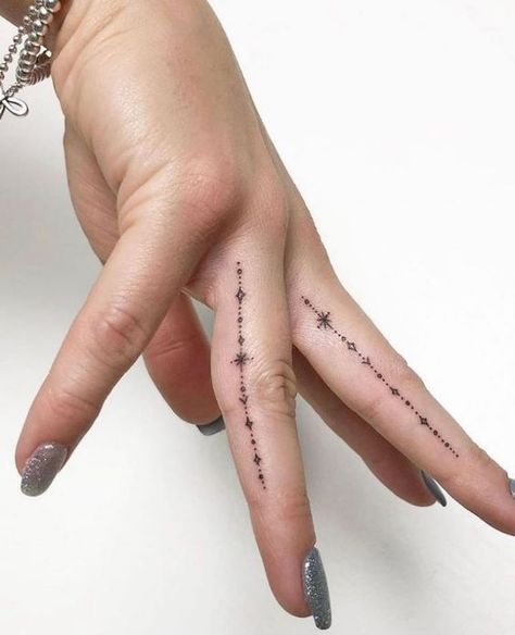 70+ unique and striking finger tattoo designs: symbols, hennas, roses, snakes, dots, lettering, hearts, and wedding rings for couples. Bonus: tattoo meanings. Side Finger Tattoos, Inside Finger Tattoos, Cool Finger Tattoos, Side Hand Tattoos, Tiny Finger Tattoos, Tattoo Snake, Small Finger Tattoos, Finger Tattoo For Women, Finger Tats