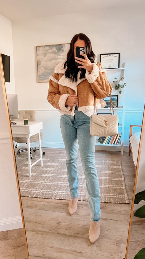 Outfit with shearling jacket, straight jeans, booties and YSL purse Shearling Jacket Outfit, Sherling Jacket, Ysl Purse, Wineries Outfit, Chic Winter Outfits, Jacket Outfit, Shearling Coat, Cropped Jacket, Shearling Jacket